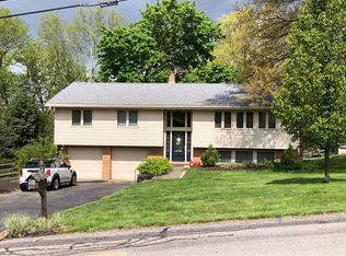 2520 Shenandoah Dr, Pittsburgh, PA 15241