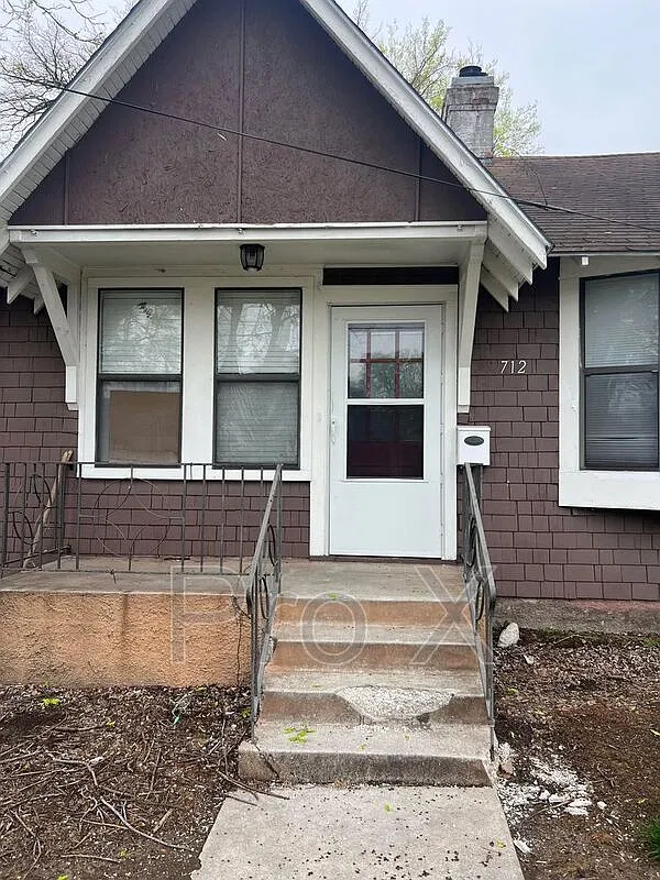 1 bed, 1.0 bath, $700 — Photo 2