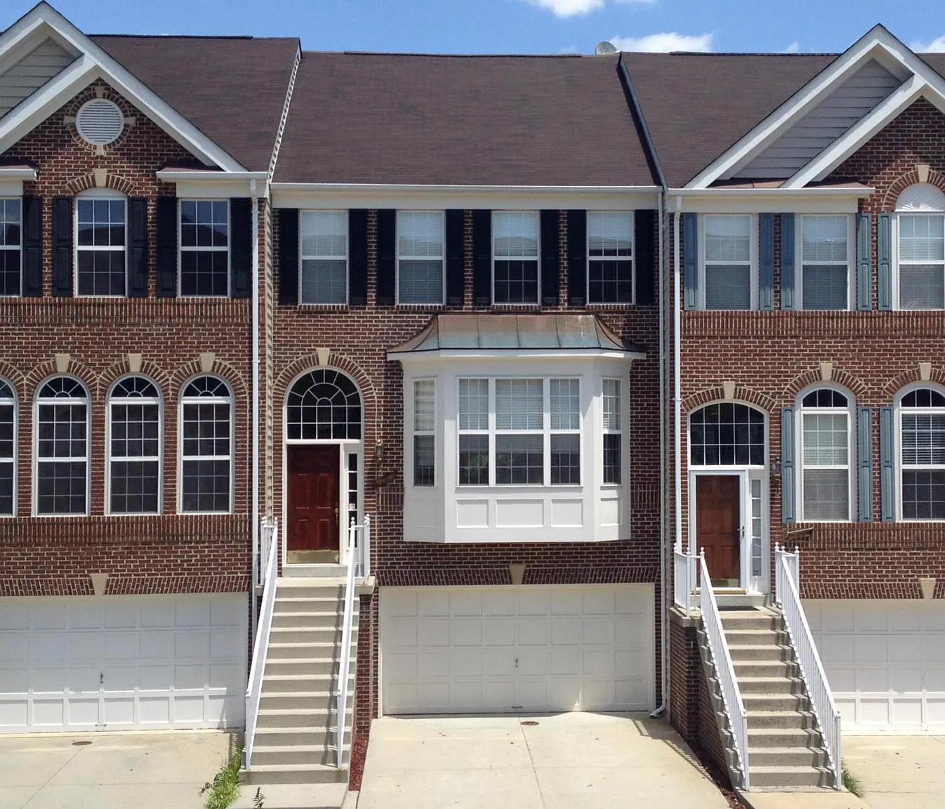 3 bed, 4.0 bath, 2416 sqft, $3,200 — Photo 2