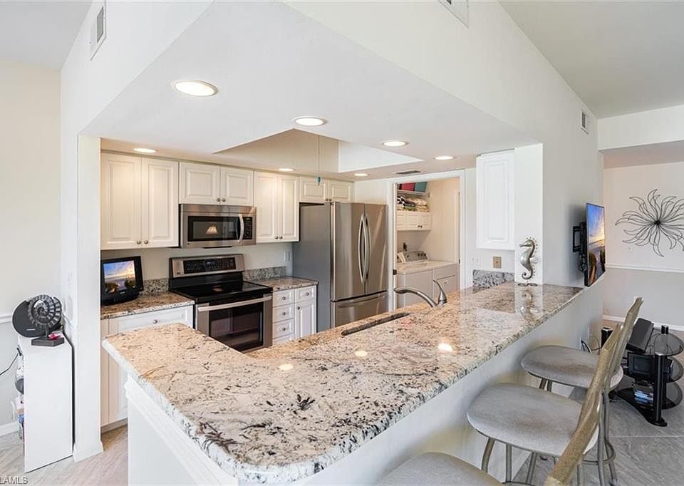 1st image of 76 4th St APT 3-101