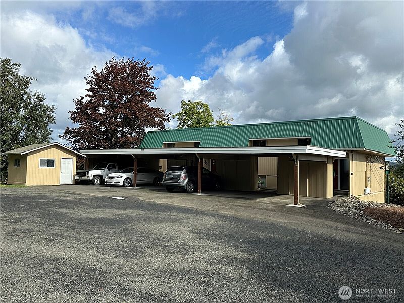 2nd image of 910 Barnhart Street