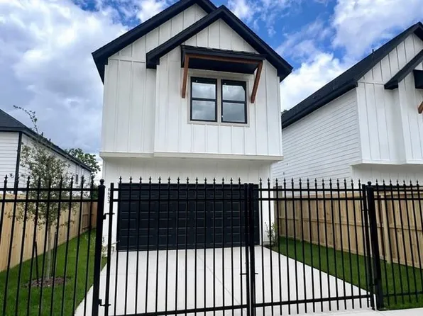 8655 Sunderland Rd, Houston, TX 77028