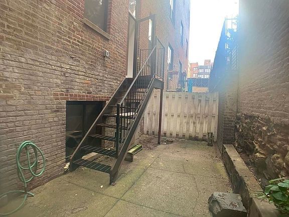 5th image of 180 Bainbridge St #114