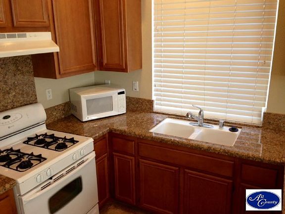 4th image of 41657 Woodridge Ave Unit 3