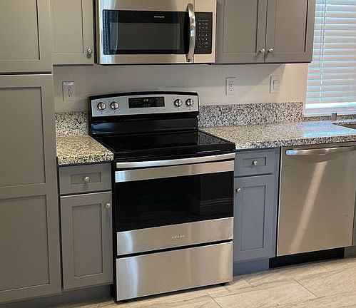 3rd image of 205 N Mariposa St #204