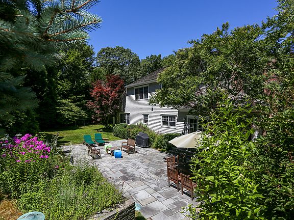 2nd image of 6 Acorn Pl