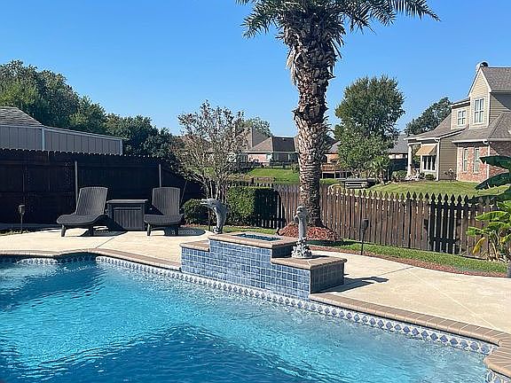 5th image of 307 N Lakepointe Dr