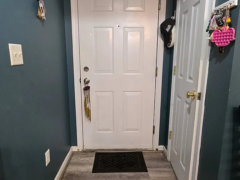 9201 Spring Creek Ln — Photo 3
