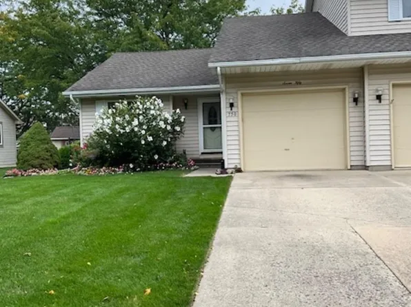 750 Country Ln, Frankenmuth, MI 48734