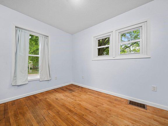 4th image of 430 Spring St