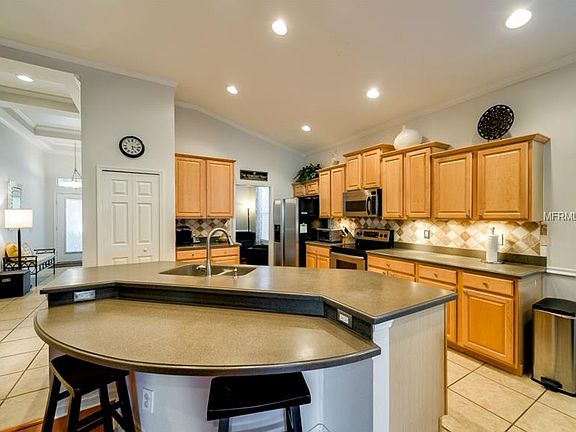 3rd image of 9610 Greenpointe Dr