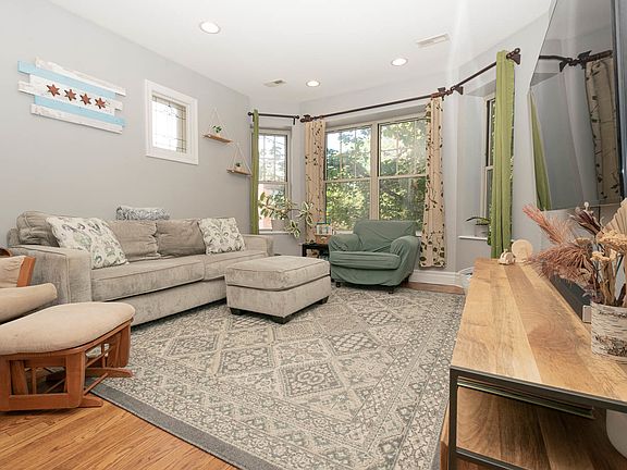 2nd image of 1265 W Granville Ave APT 2