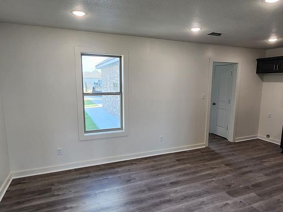 3rd image of 1501 Ryan Dr