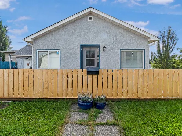 9324 W 101st Ave, Grande Prairie, AB T8V 0W6