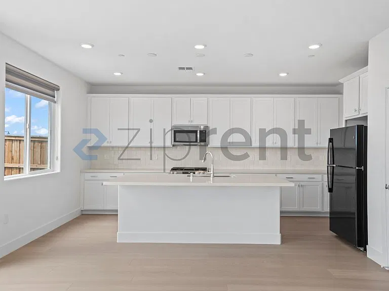 4638 Strandberg Ave — Photo 9
