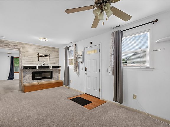 4th image of 820 Maple St