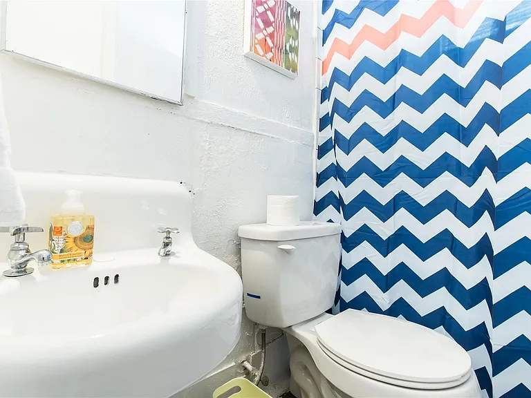 320 W Canty St #4 — Photo 6