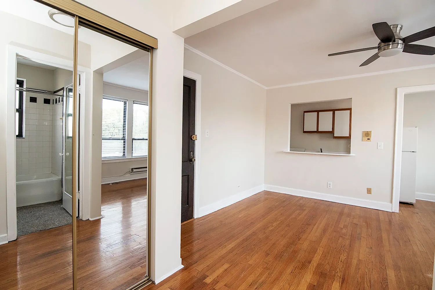 Studio, $1,355 — Photo 4