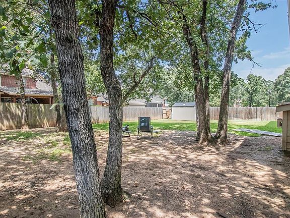 4th image of 12413 Maplewood Dr