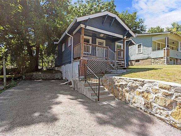 3rd image of 3155 Rowland Ave
