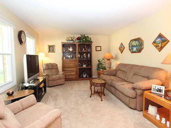 4th image of 589 Peachtree Ln