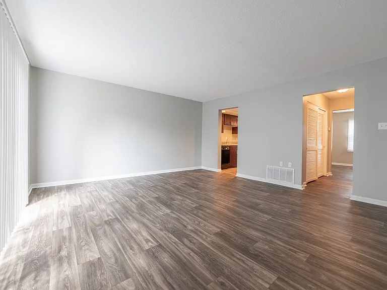 Barrington Estates Apartments — Photo 16