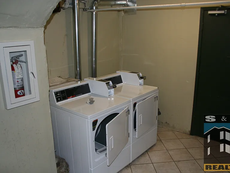 445 Webster St #5 — Photo 8