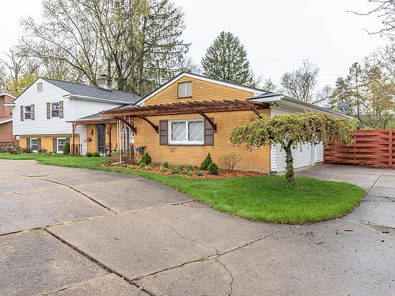 2nd image of 2170 Lagoon Dr
