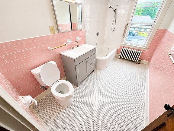 5th image of 125 Summer St Floor 1