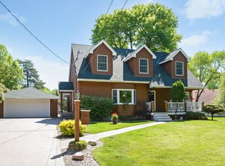3782 McMenemy St, Vadnais Heights, MN 55127