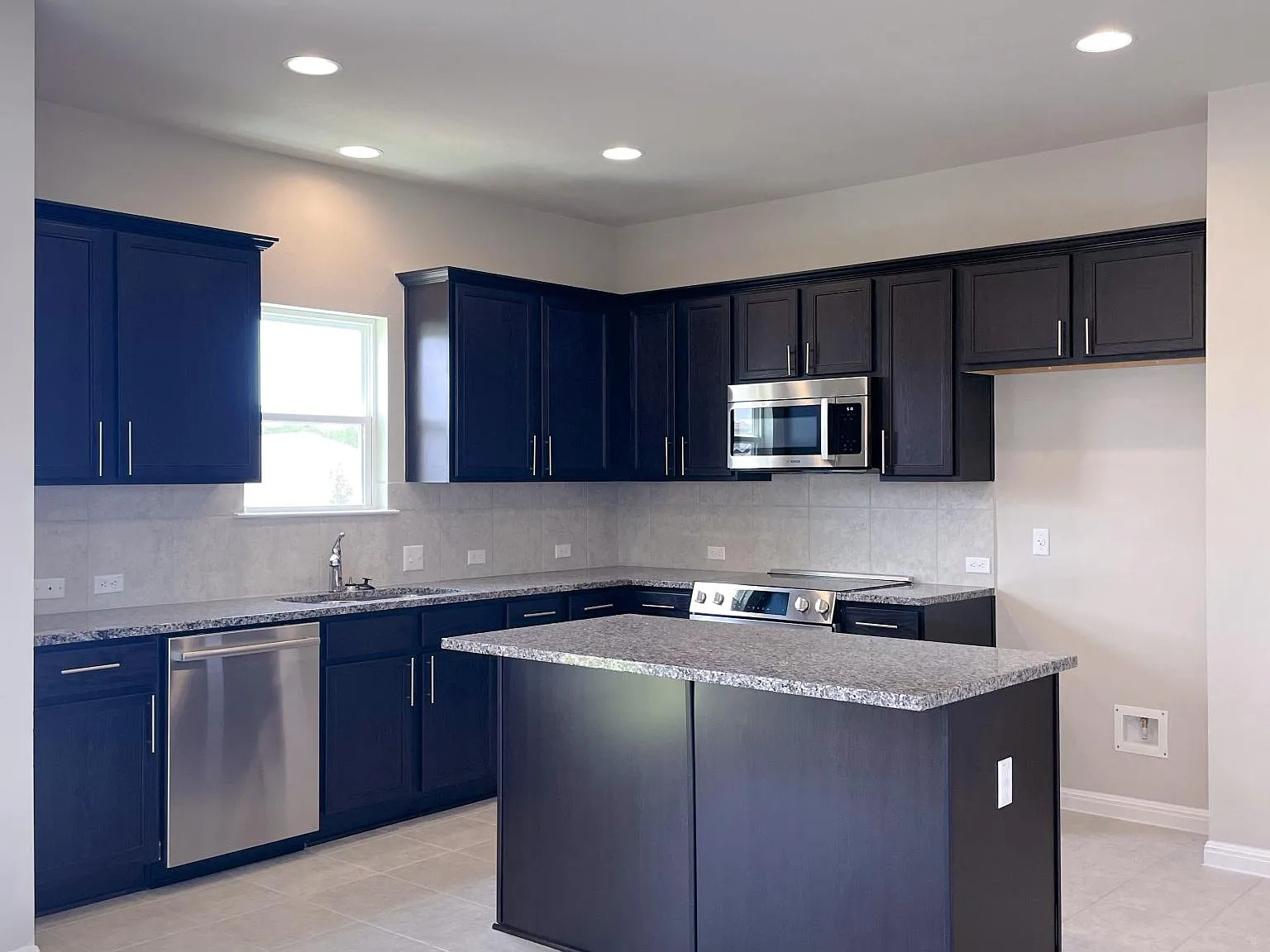 9721 Morning Iris Dr — Photo 4