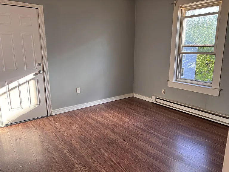 18 Esther St #3 — Photo 5