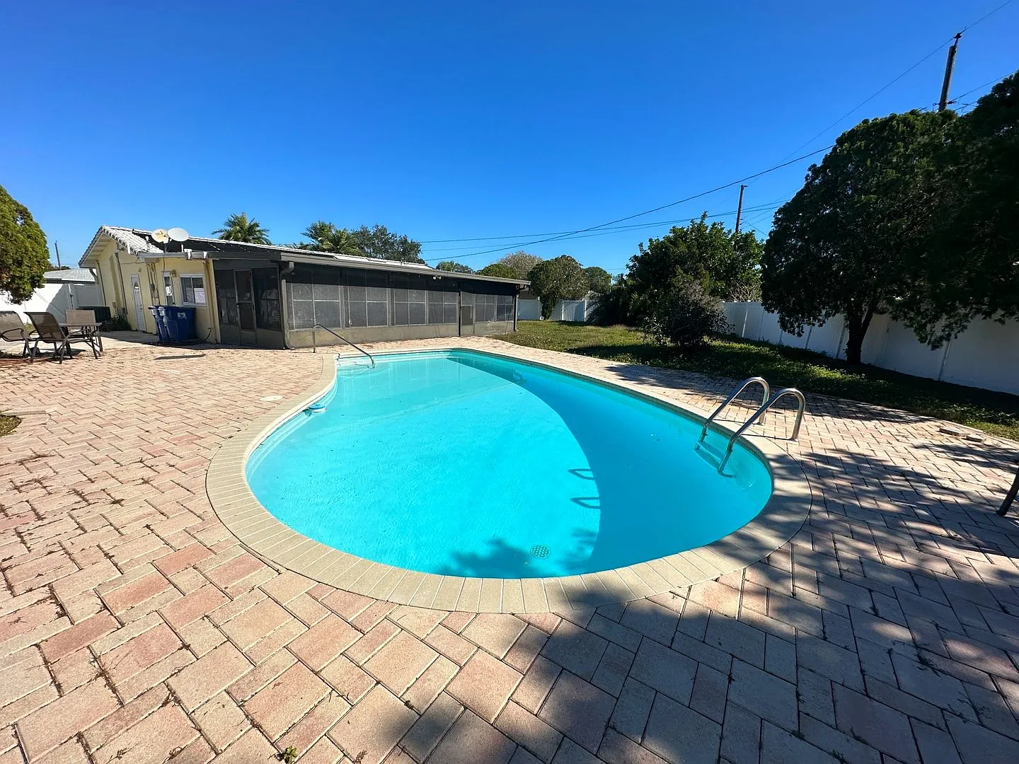Limited-Time Offer: $500 Off Your First Month. Large Pool Home w/ Huge Yard, New Kitchen - Easy a... — Photo 2