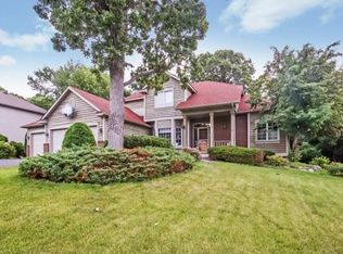 3222 Red Oak Dr, Eagan, MN 55121