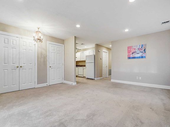4th image of 1079 Savoy Dr