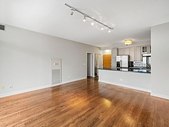 3rd image of 435 W Erie St APT 1403