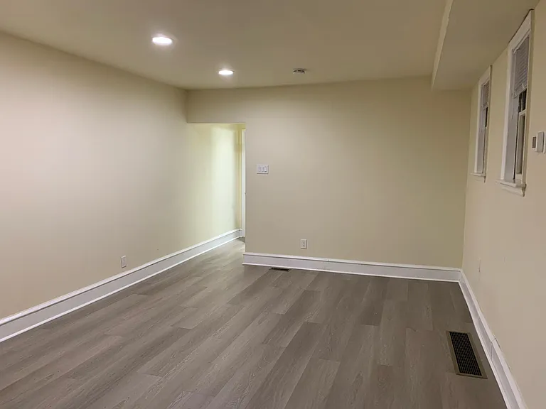 1106 Pine St #1R — Photo 4
