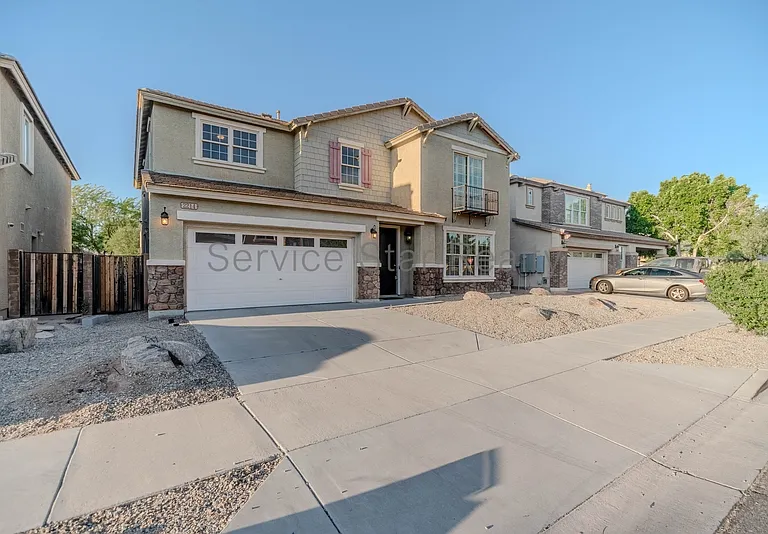 2214 E Chanute Pass — Photo 2