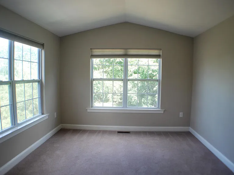209 Moore Ct — Photo 18