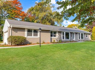 8649 N Manor Ct, Fox Pt, WI 53217