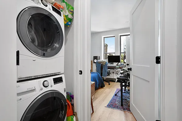 Rented by Safdie Realty Group | media 9