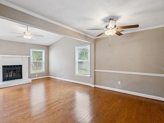 3rd image of 928 Pendergrass Ct