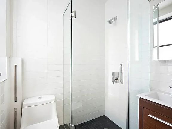 3rd image of 536 Bergen St #7