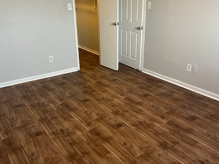 Valhalla Apartments — Photo 13