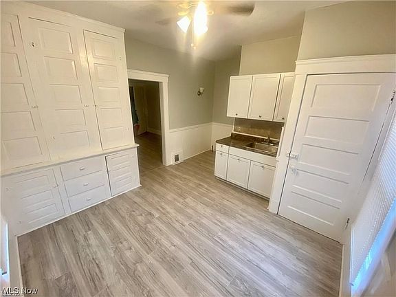 3rd image of 3103 Bradwell Ave