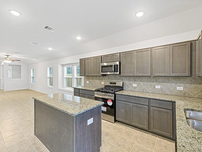 21259 Shore Bluff Dr — Photo 4