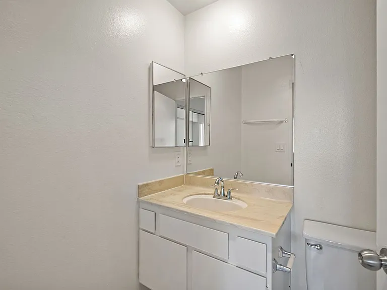 10845 Camarillo St — Photo 29