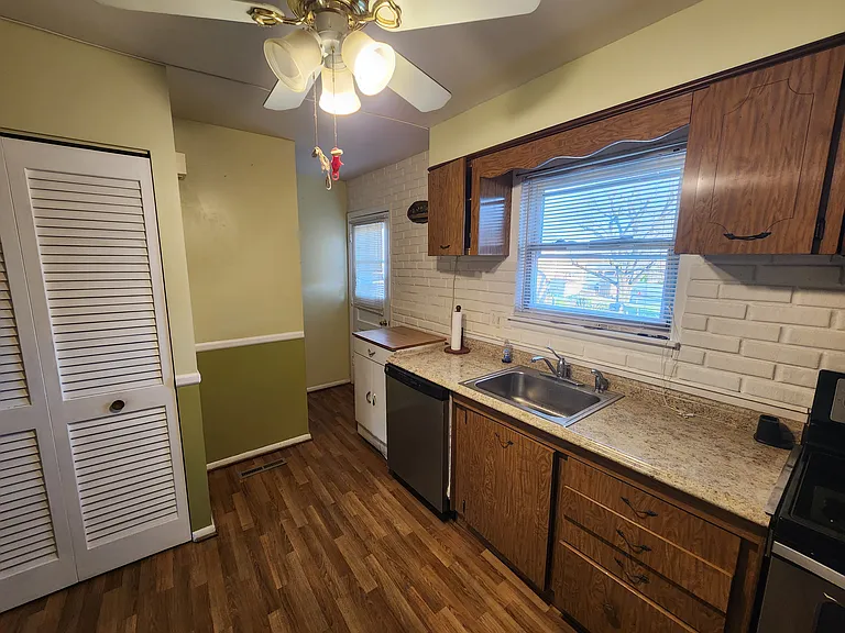 1014 Stormont Cir — Photo 6
