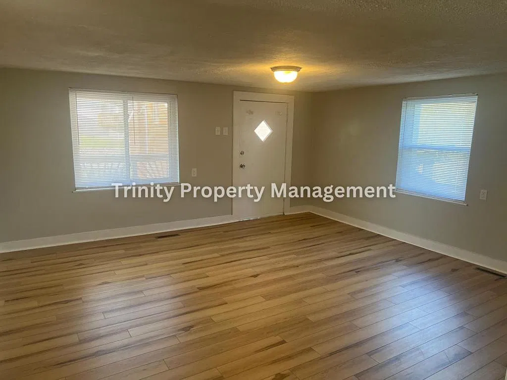 2652 E Main St — Photo 3