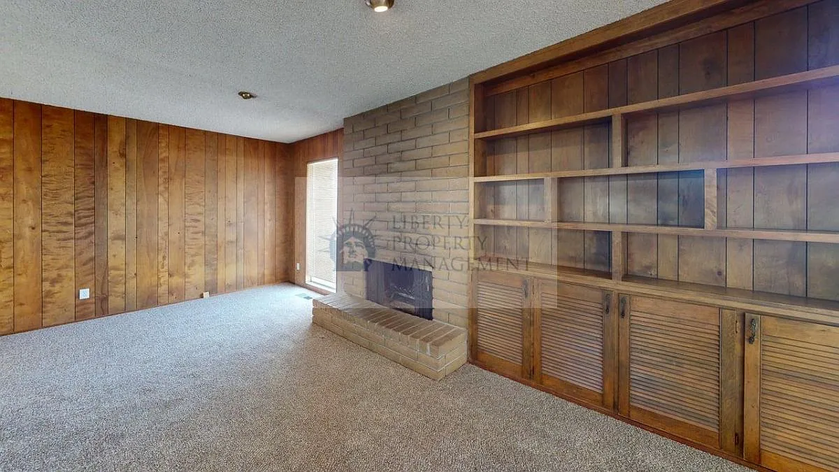 3 bed, 1832 sqft, $2,295 — Photo 3